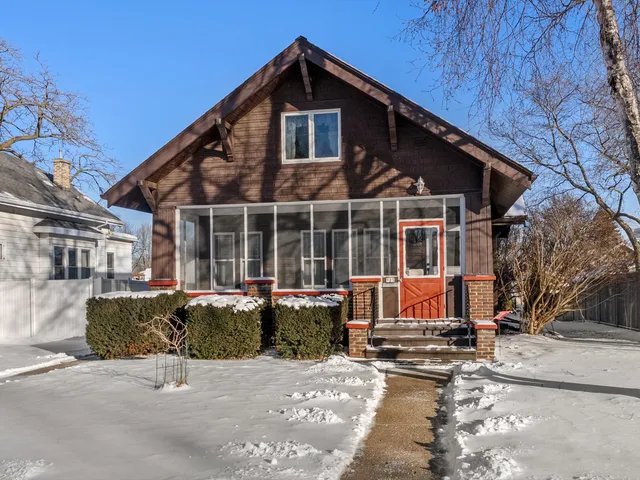 $179,900 | 923 North 8th Street, Manitowoc, WI 54220