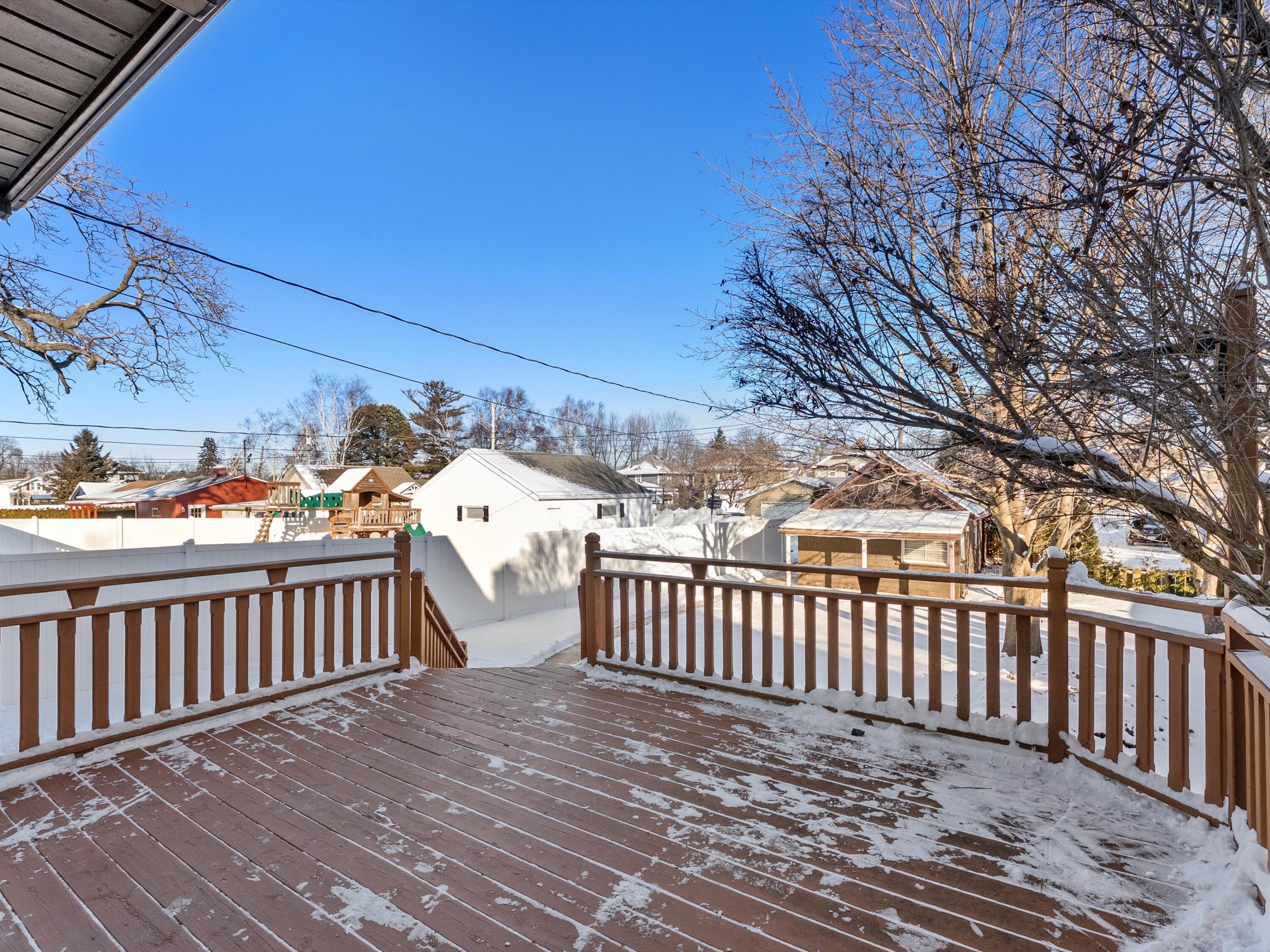 923 North 8th Street Manitowoc, WI 54220 - Photo 8 of 31 Deck