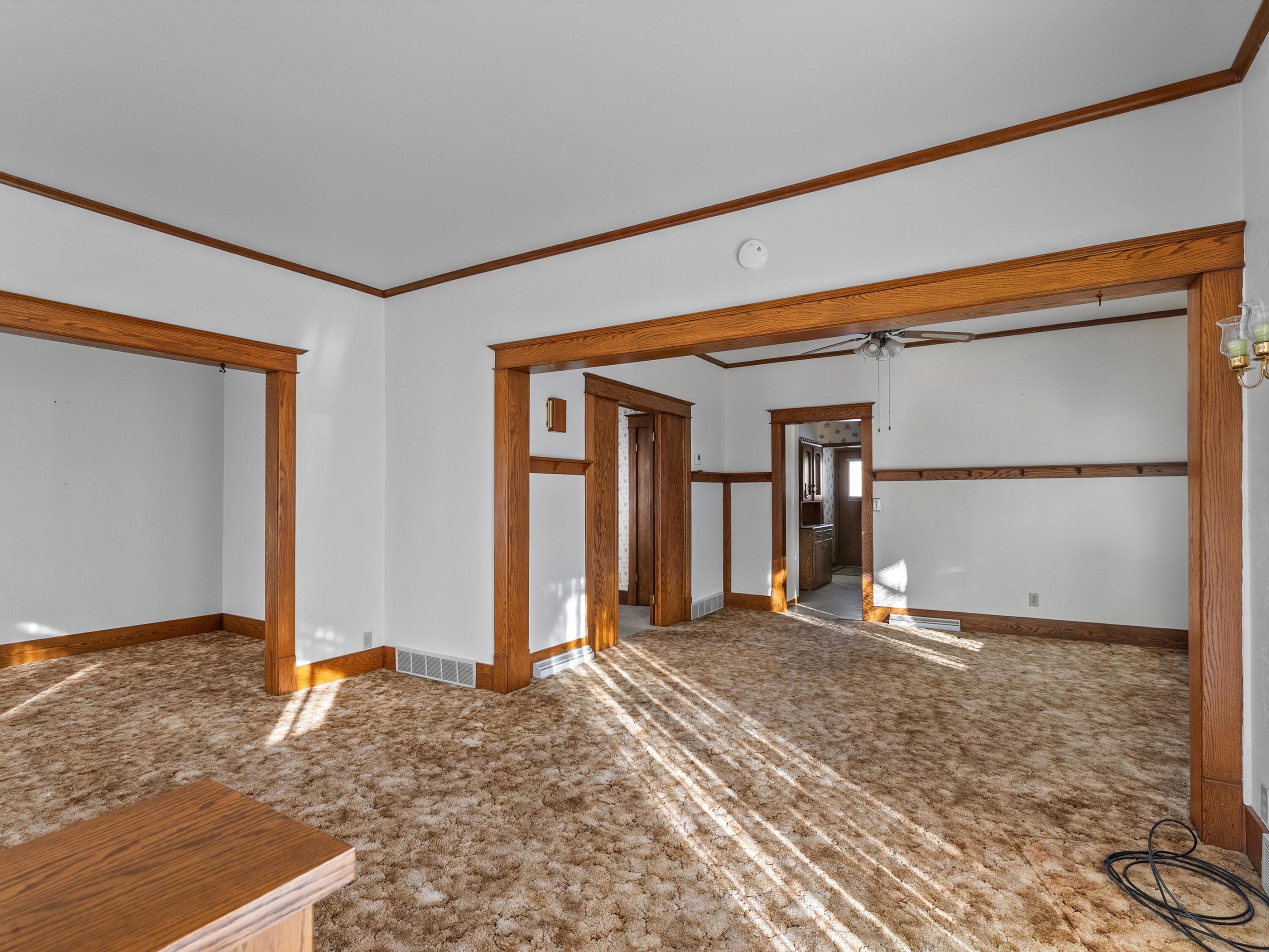 923 North 8th Street Manitowoc, WI 54220 - Photo 10 of 31 Living room