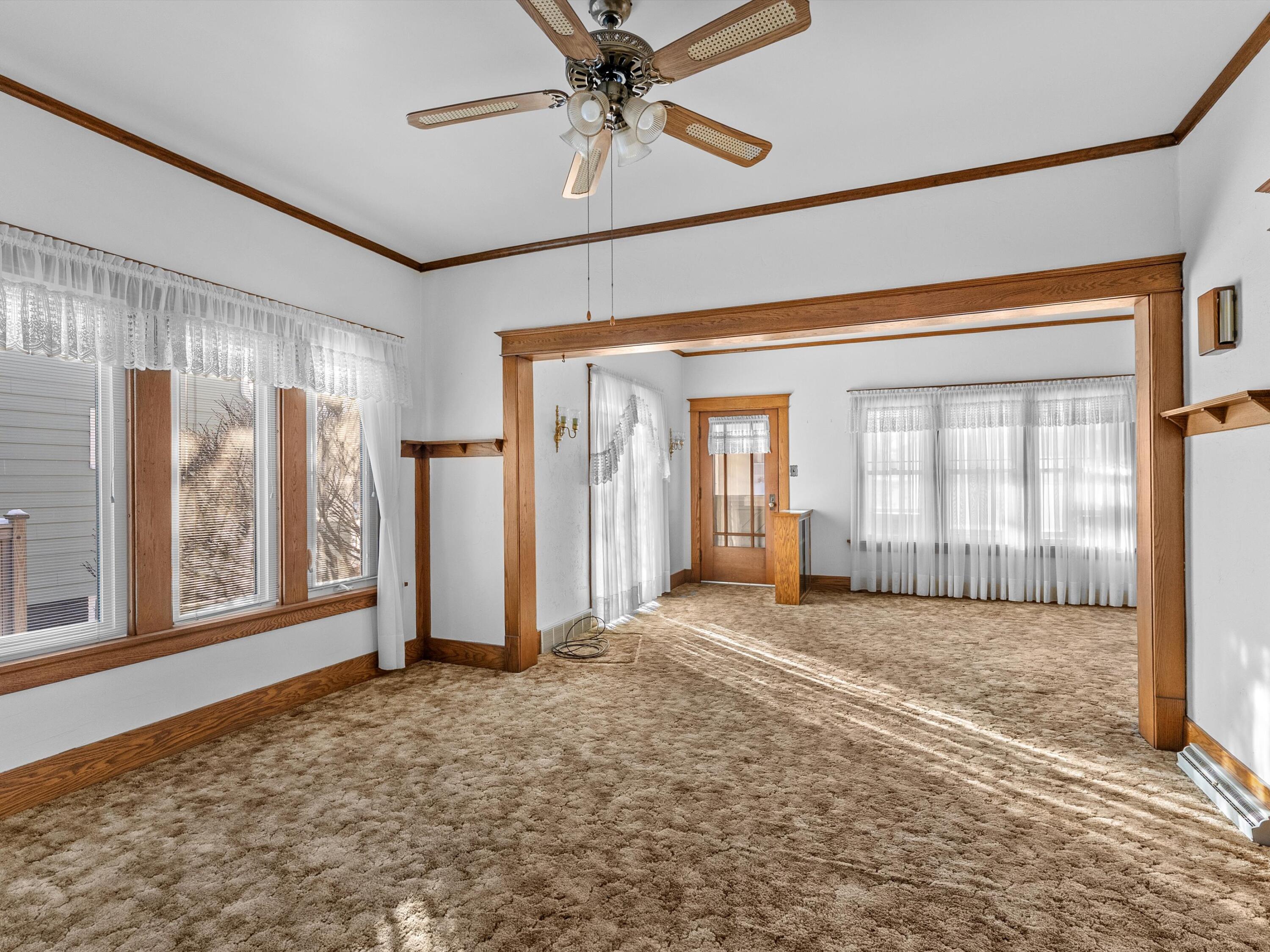 923 North 8th Street Manitowoc, WI 54220 - Photo 14 of 31 Dining room from kitchen