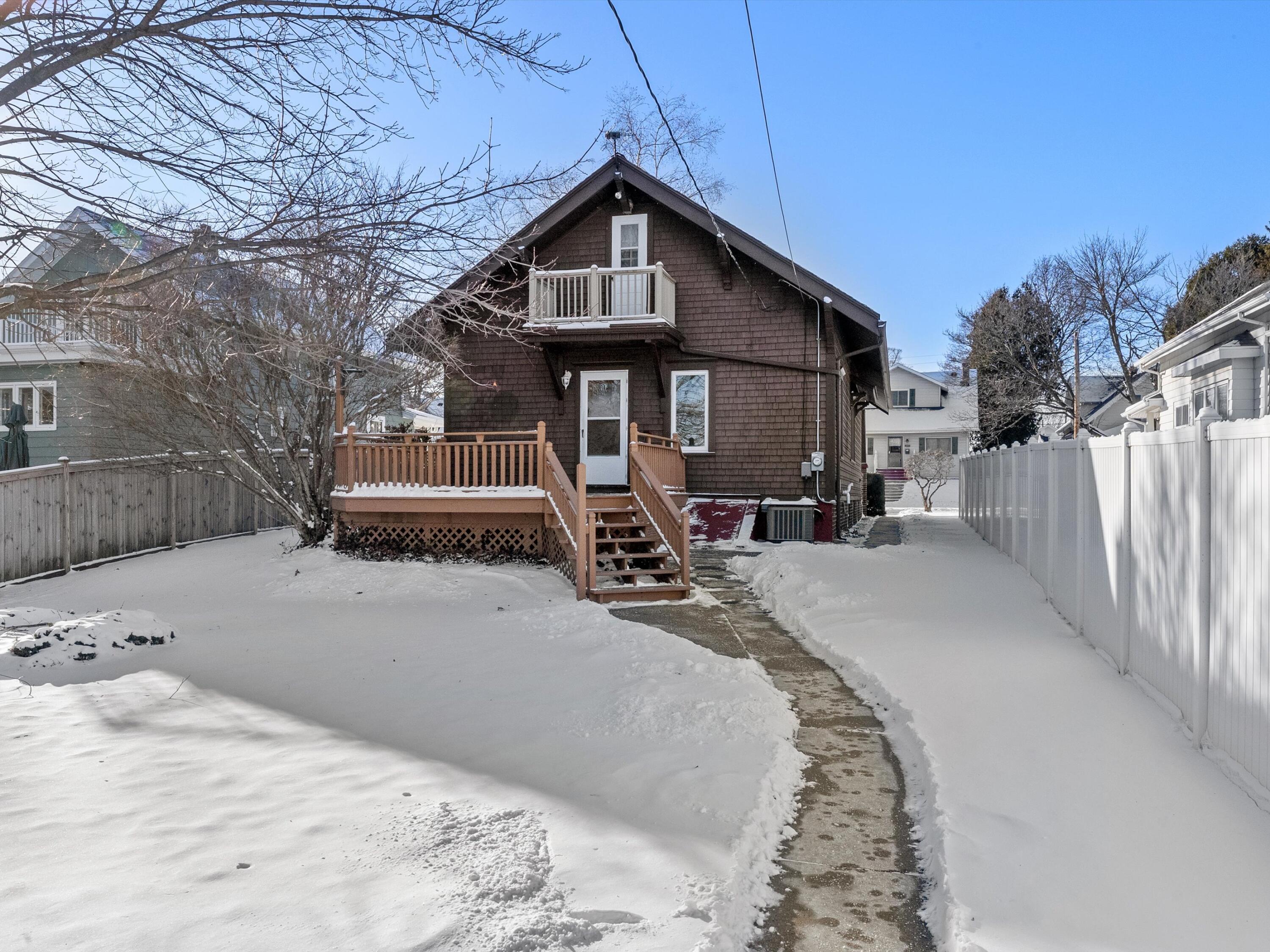 923 North 8th Street Manitowoc, WI 54220 - Photo 2 of 31 Back