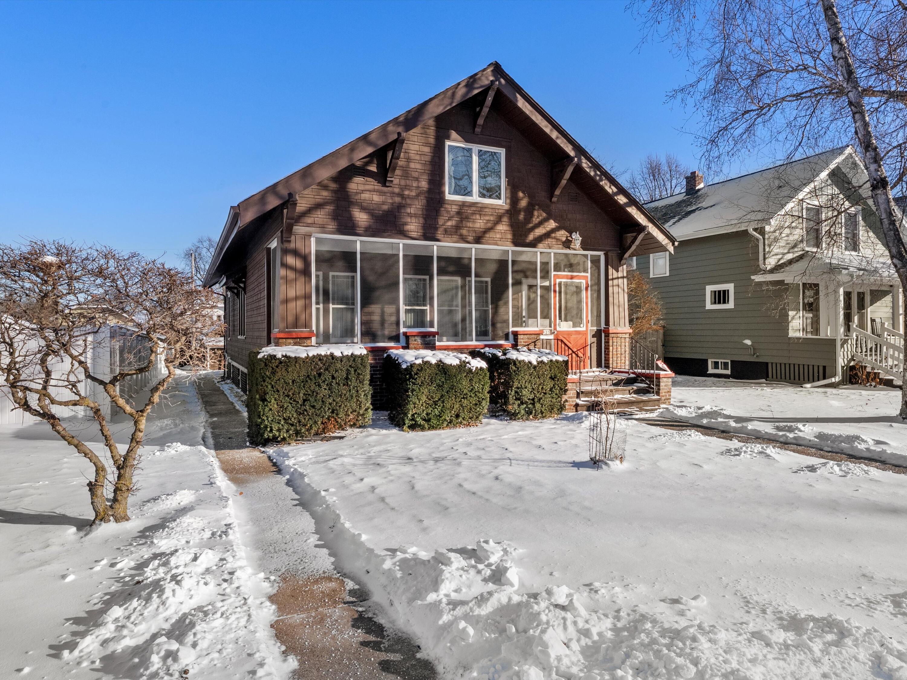 923 North 8th Street Manitowoc, WI 54220 - Photo 3 of 31 Front