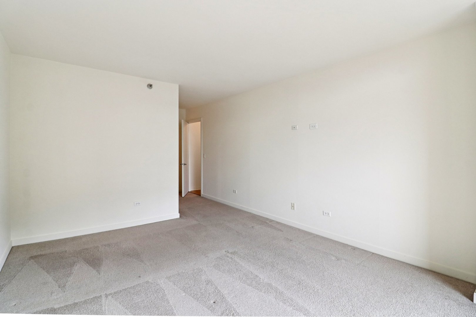 1160 South Michigan Avenue, Unit 2502 Chicago, IL 60605 - Photo 20 of 44 a view of small space