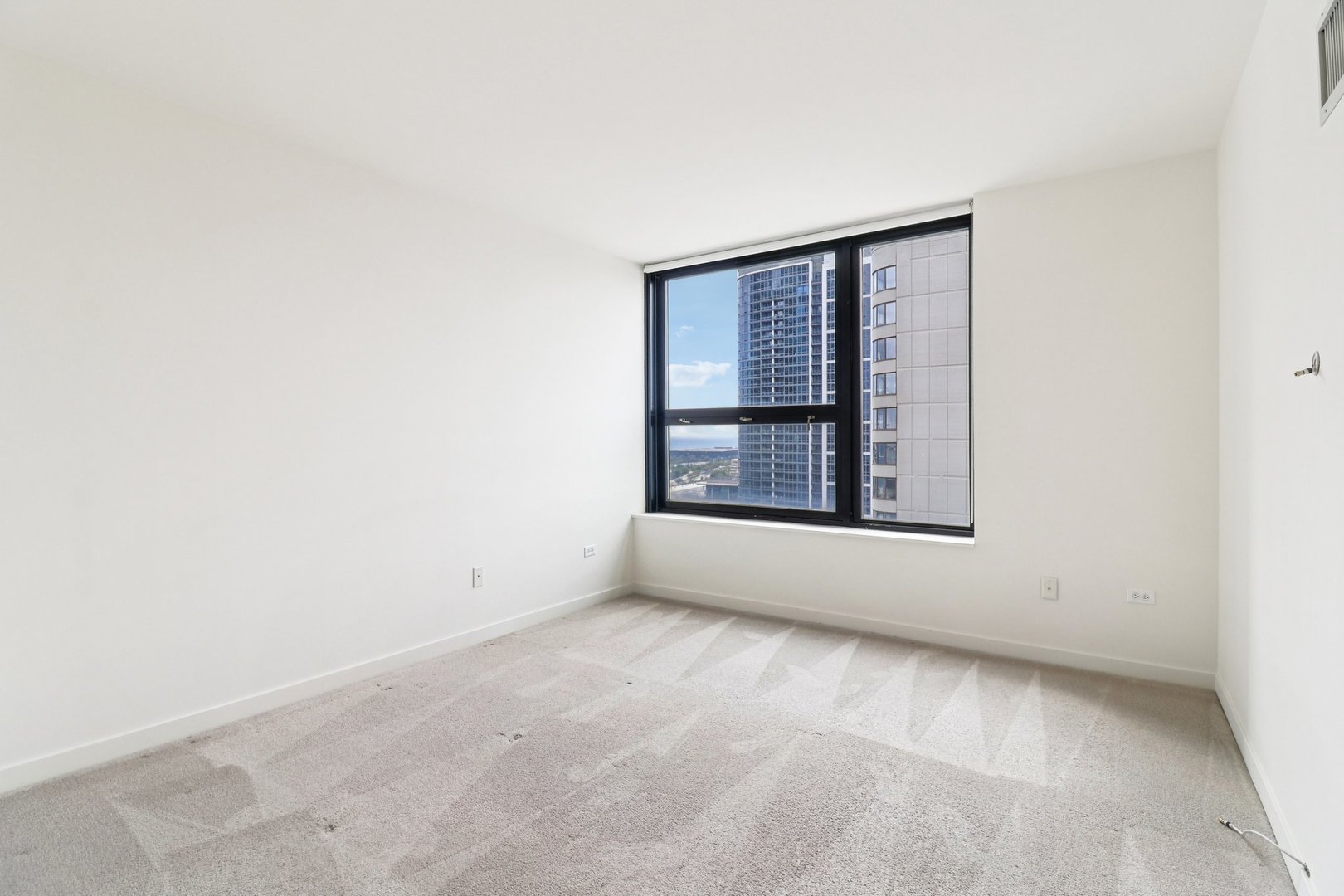 1160 South Michigan Avenue, Unit 2502 Chicago, IL 60605 - Photo 27 of 44 an empty room with windows