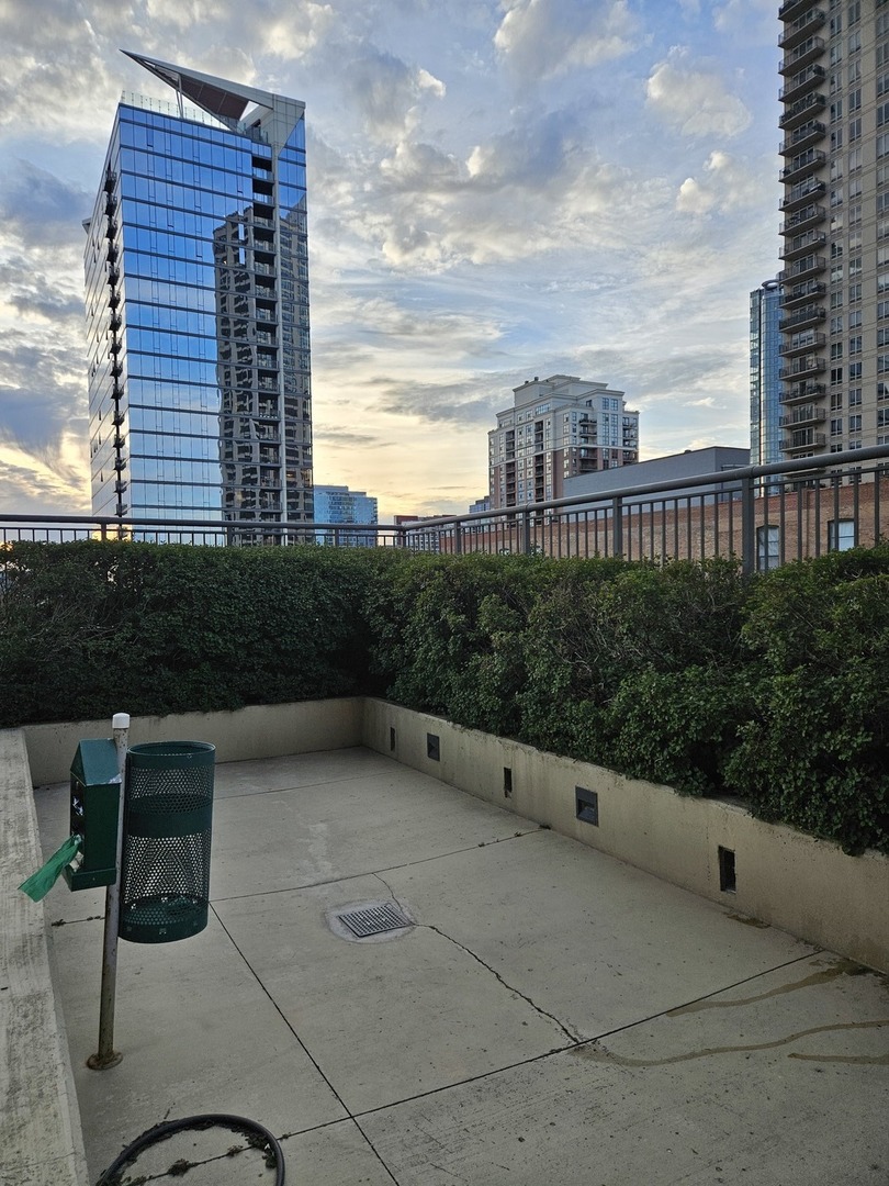1160 South Michigan Avenue, Unit 2502 Chicago, IL 60605 - Photo 40 of 44 a terrace with outdoor seating and plants