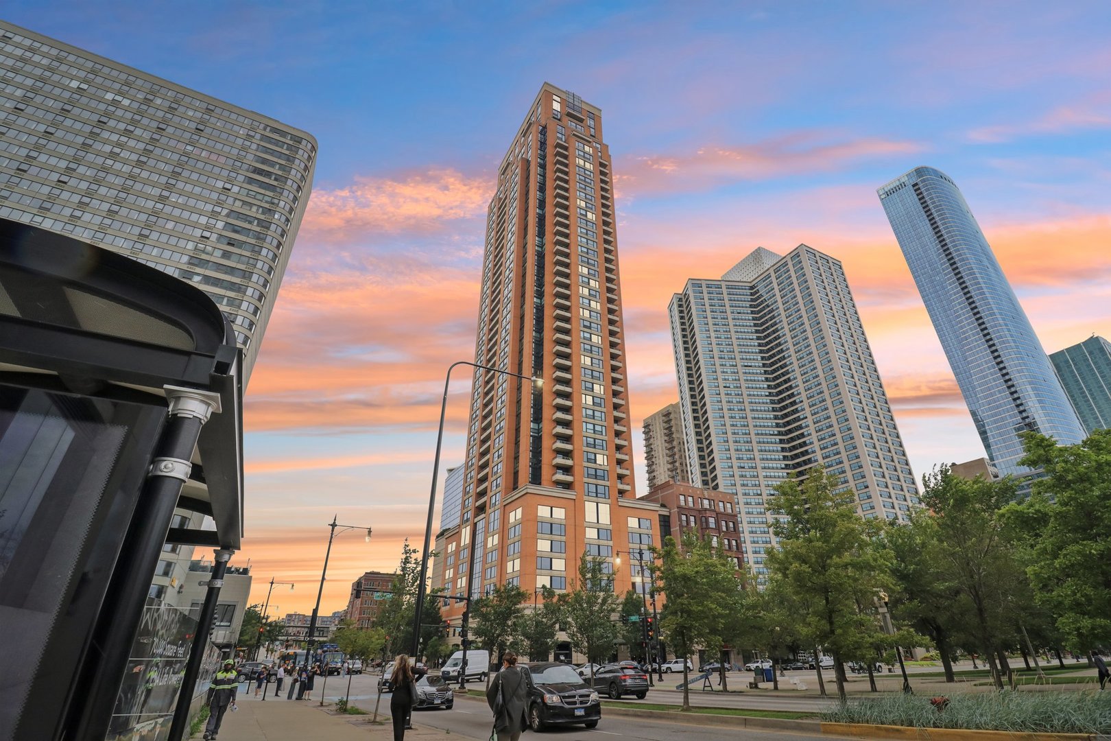 1160 South Michigan Avenue, Unit 2502 Chicago, IL 60605 - Photo 43 of 44 a city view with tall buildings