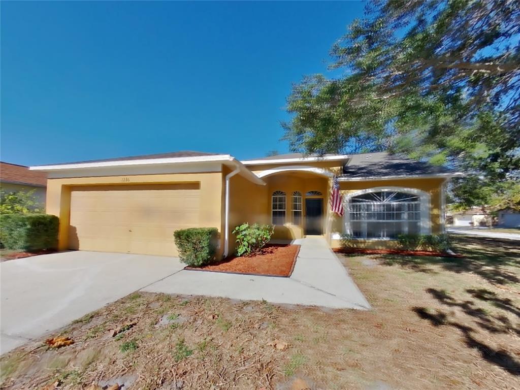 a view of a house with a yard