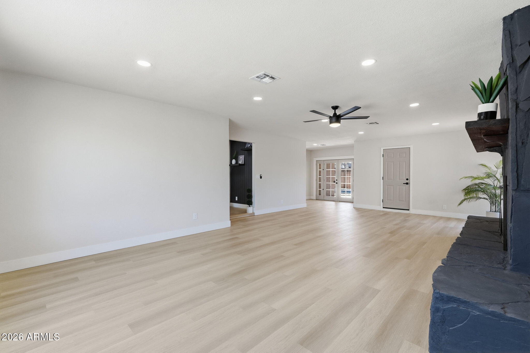 2617 West Lawrence Road Phoenix, AZ 85017 - Photo 8 of 47 007_ListerPros