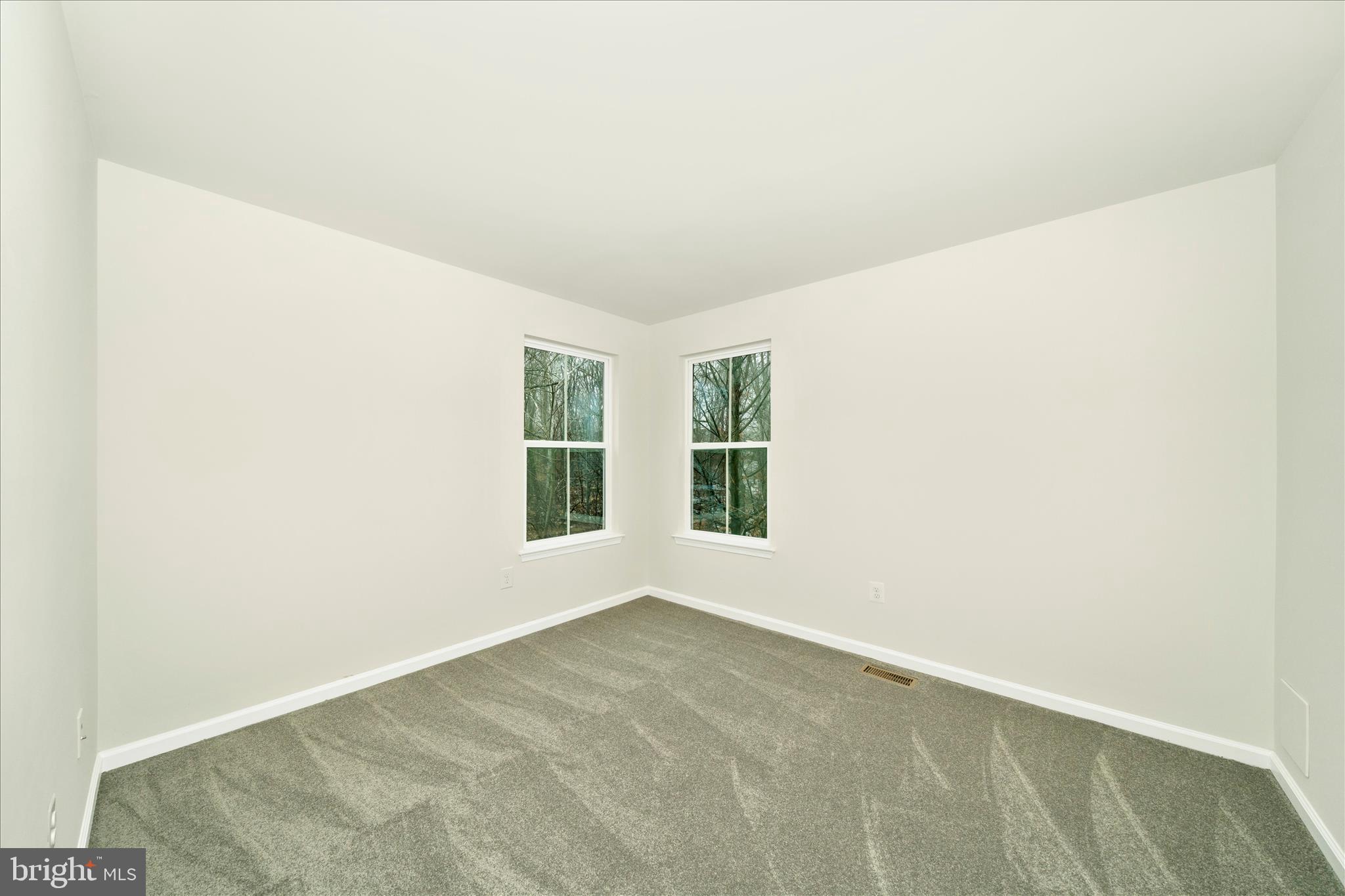 7014 Linden Avenue Elkridge, MD 21075 - Photo 33 of 42 an empty room with a window