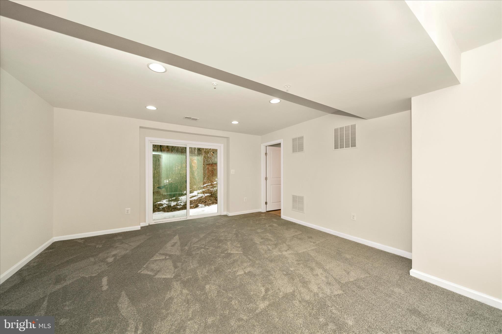 7014 Linden Avenue Elkridge, MD 21075 - Photo 39 of 42 an empty room with windows