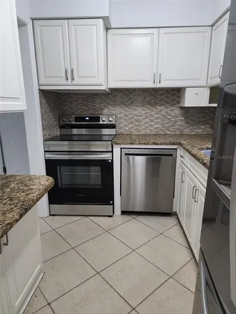 $2,050 | 3925 Omega Lane, Sarasota, FL 34235