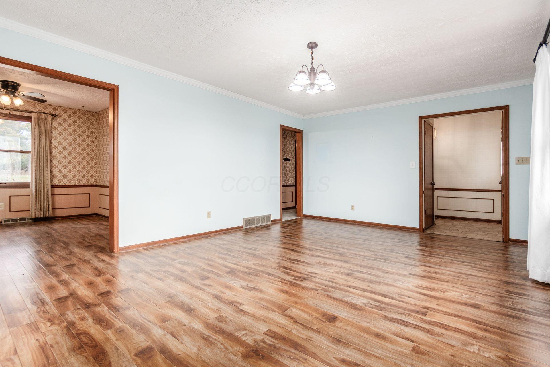 7550 Basil Western Road Canal Winchester, OH 43110 - Photo 7 of 27 003. Living Room