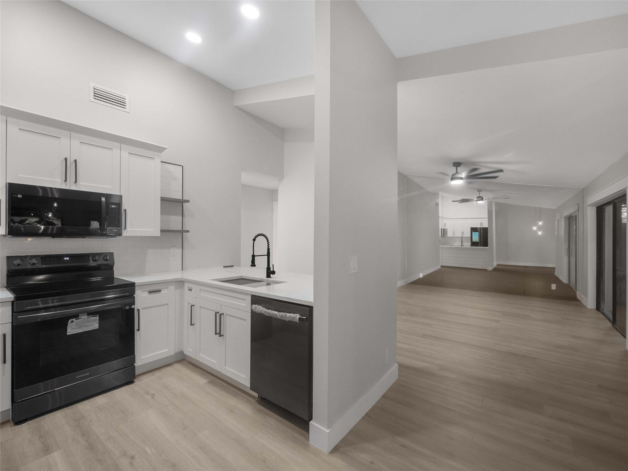 281 Springdale Circle Palm Springs, FL 33461 - Photo 3 of 15 Photo 3