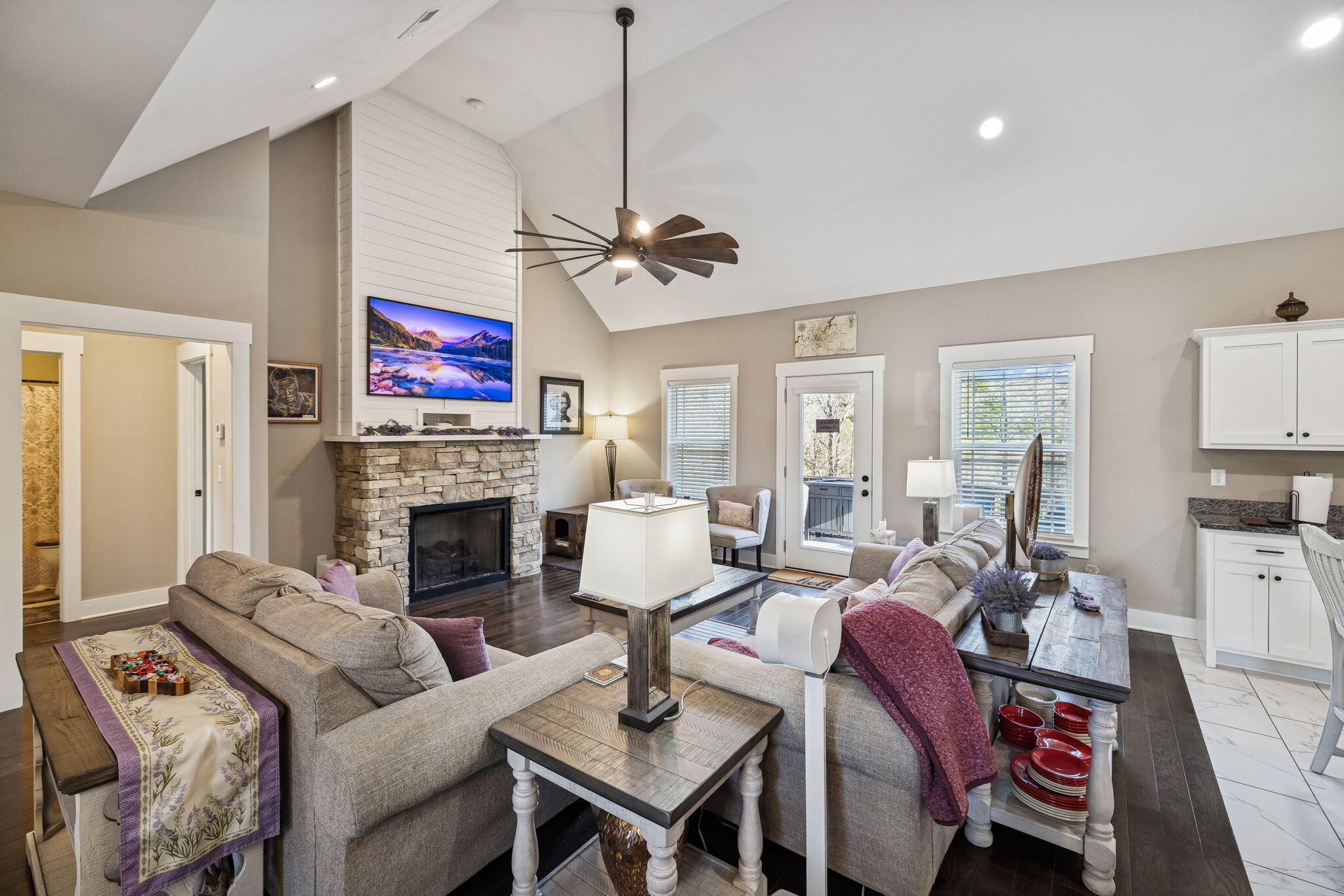 5599 Caney Ridge Circle Ooltewah, TN 37363 - Photo 14 of 60 Living room
