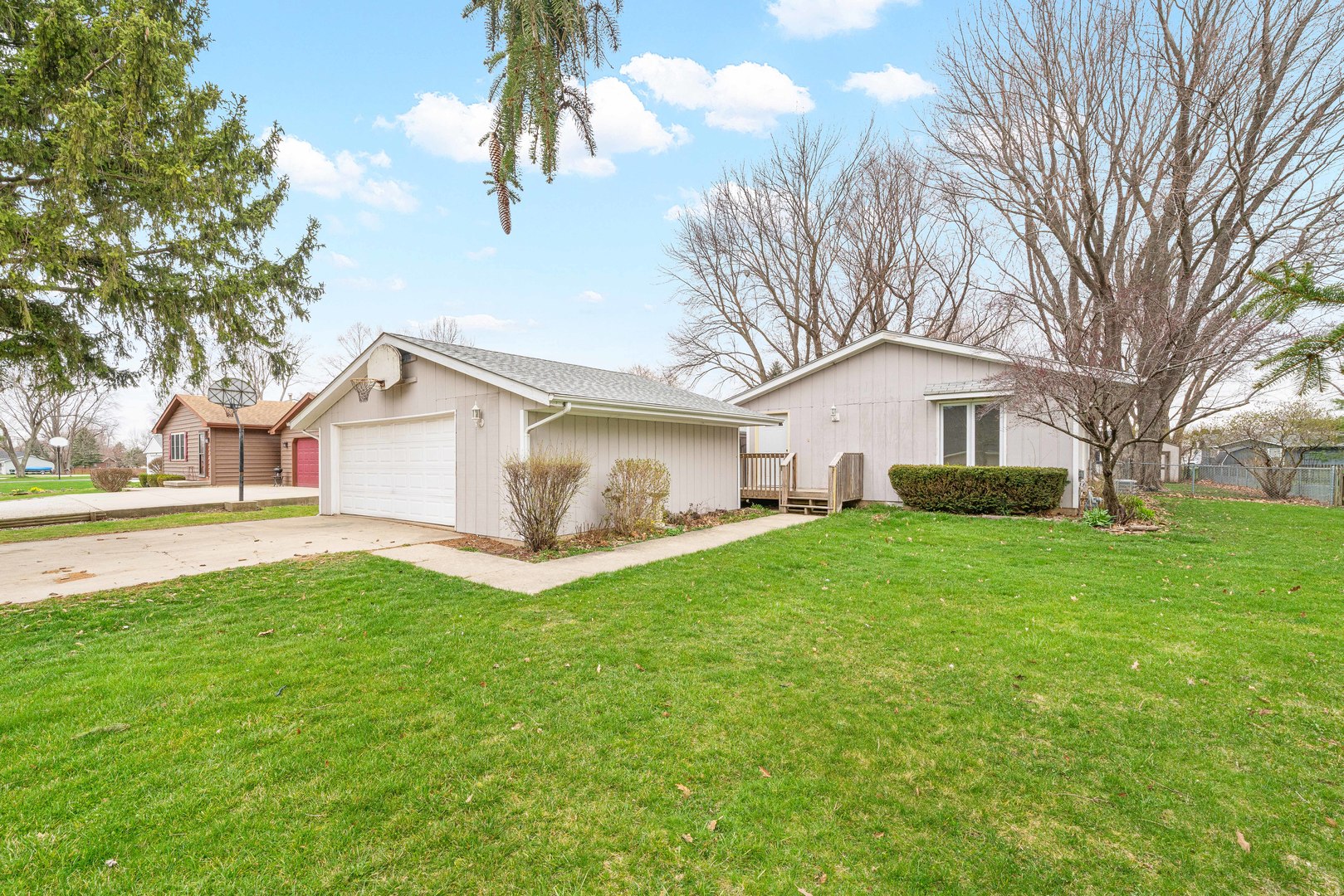 1839 Irene Road Lake Holiday, IL 60548 - Photo 2 of 19 a front view of house with yard and green space