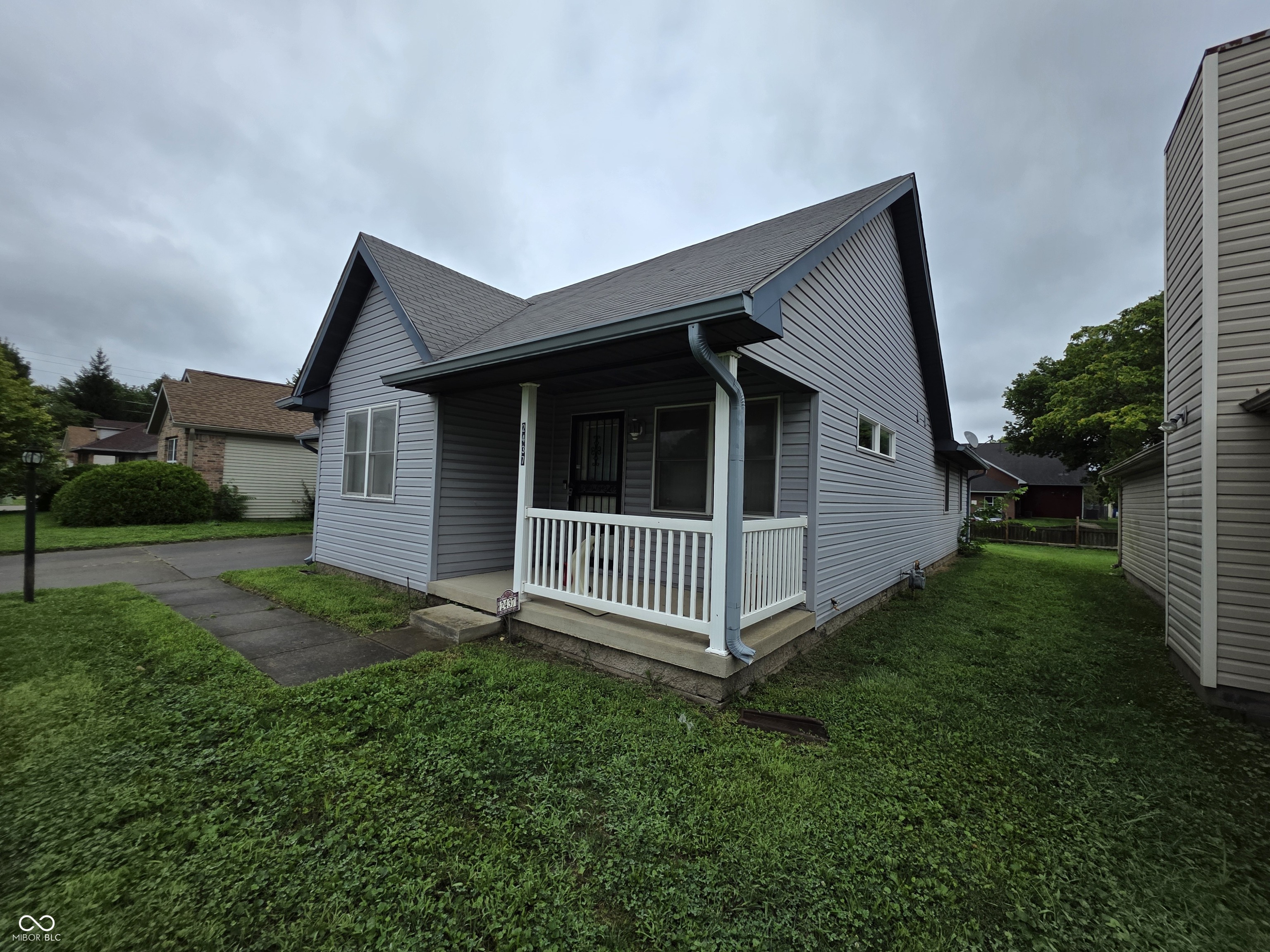 2437 Ralston Avenue Indianapolis, IN 46218 - Photo 2 of 12 Gallery Image 2