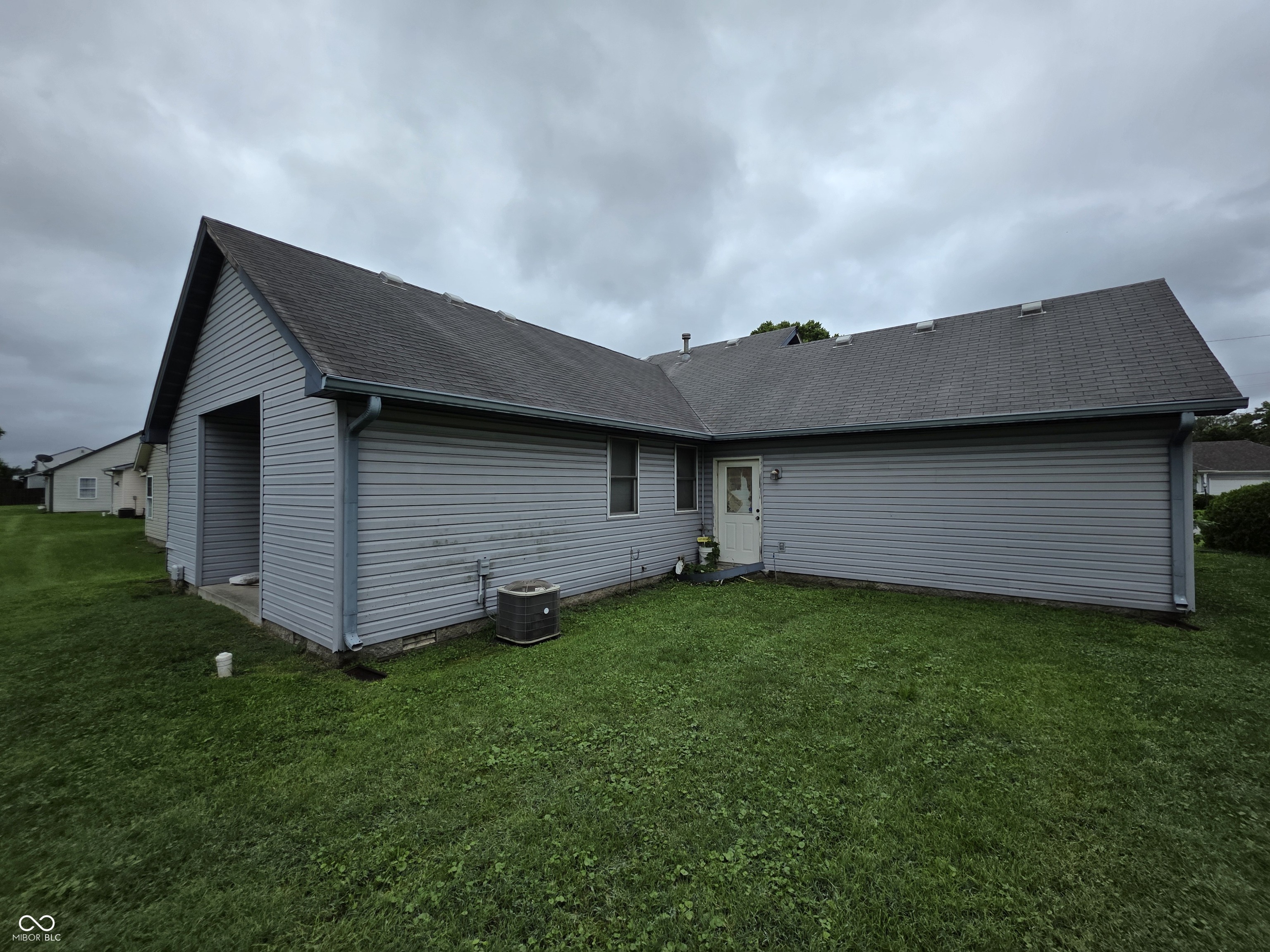 2437 Ralston Avenue Indianapolis, IN 46218 - Photo 4 of 12 Gallery Image 4