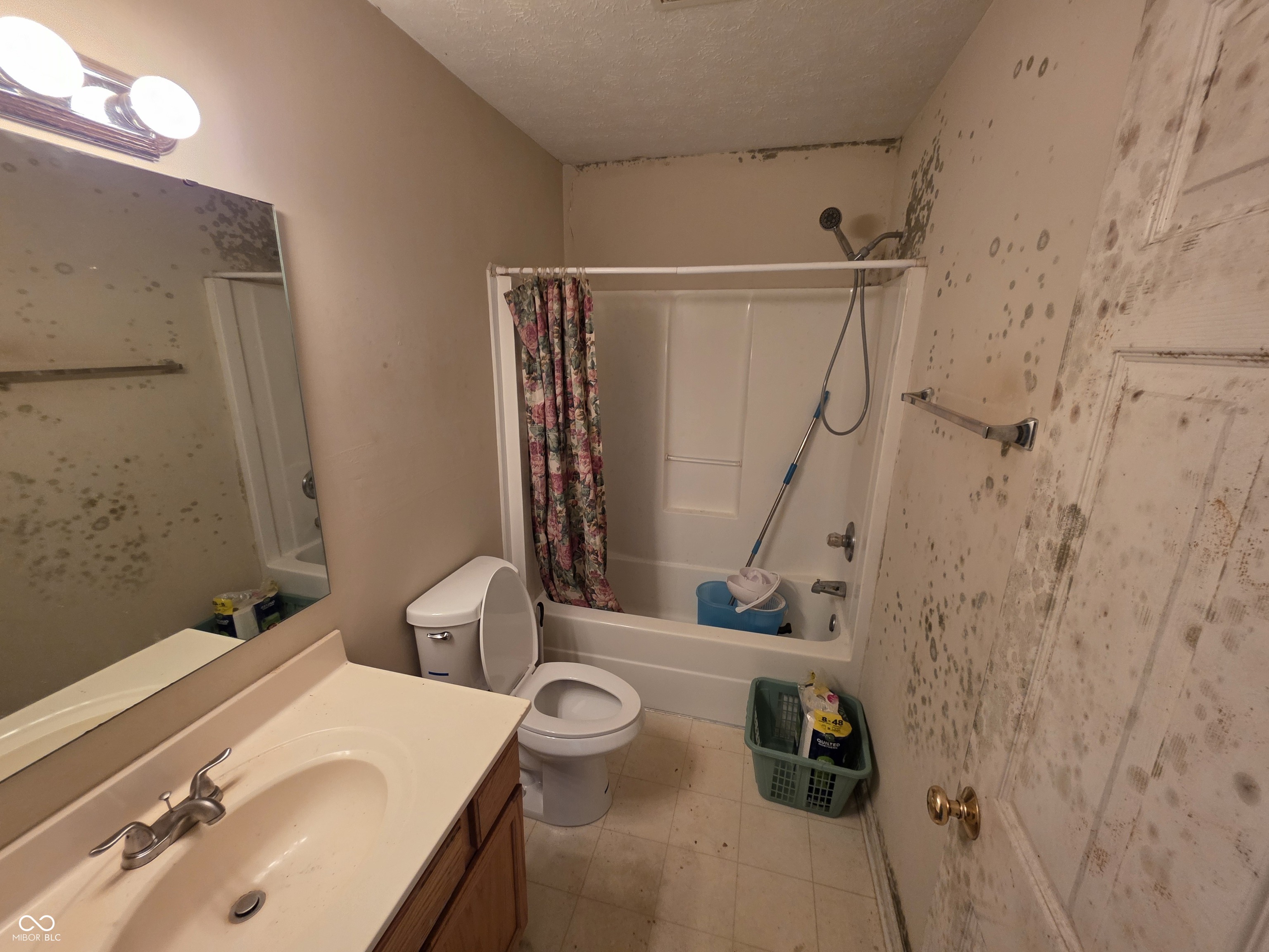 2437 Ralston Avenue Indianapolis, IN 46218 - Photo 9 of 12 Gallery Image 9