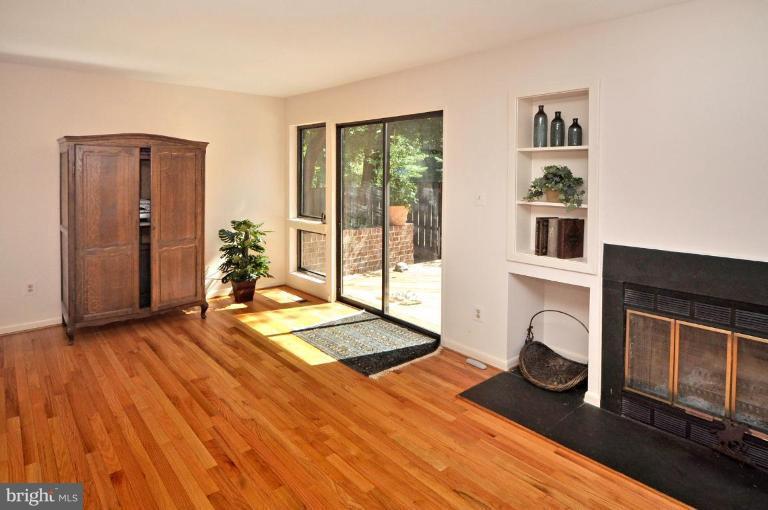 11003 Thrush Ridge Road Reston, VA 20191 - Photo 11 of 27 Living Room #3