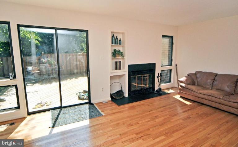 11003 Thrush Ridge Road Reston, VA 20191 - Photo 10 of 27 Living Room #2