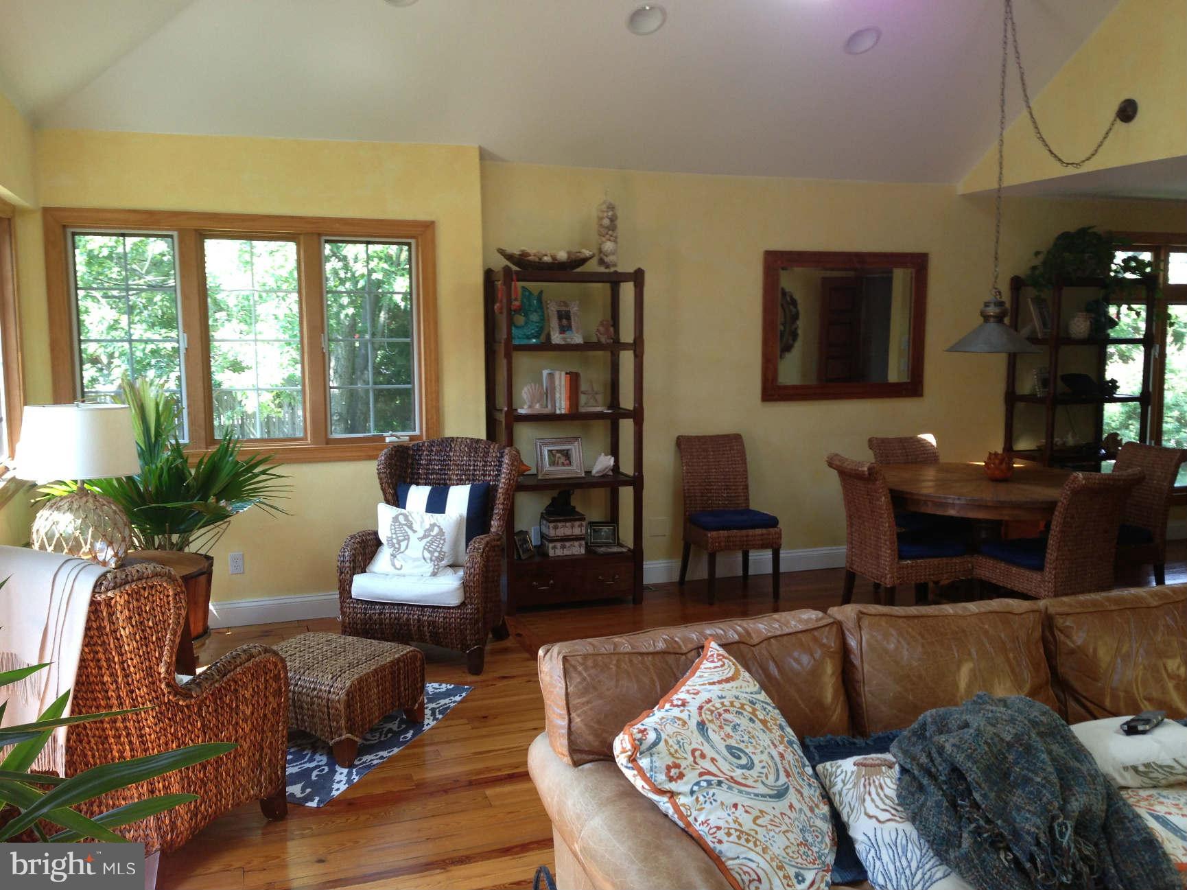 338 River Road Arnold, MD 21012 - Photo 4 of 25 Living Room