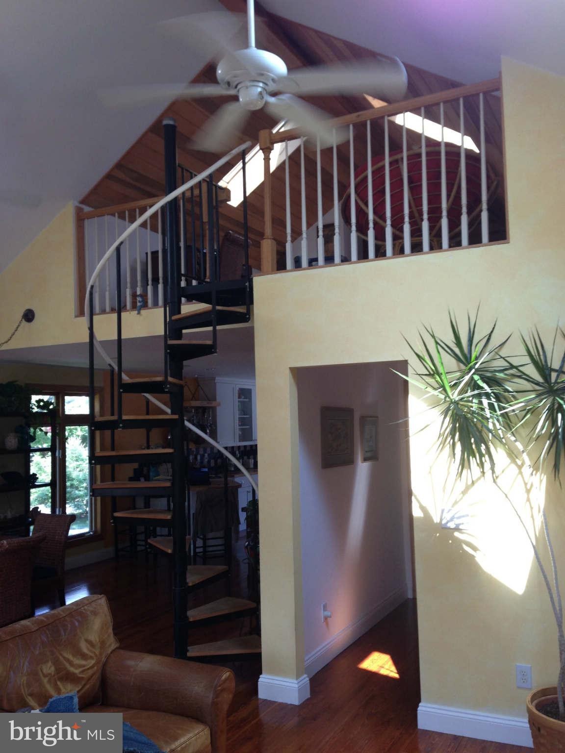 338 River Road Arnold, MD 21012 - Photo 8 of 25 Staircase / Loft