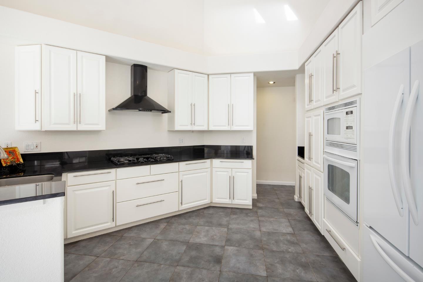 17612 River Run Road Salinas, CA 93908 - Photo 8 of 23 Gallery Image 8