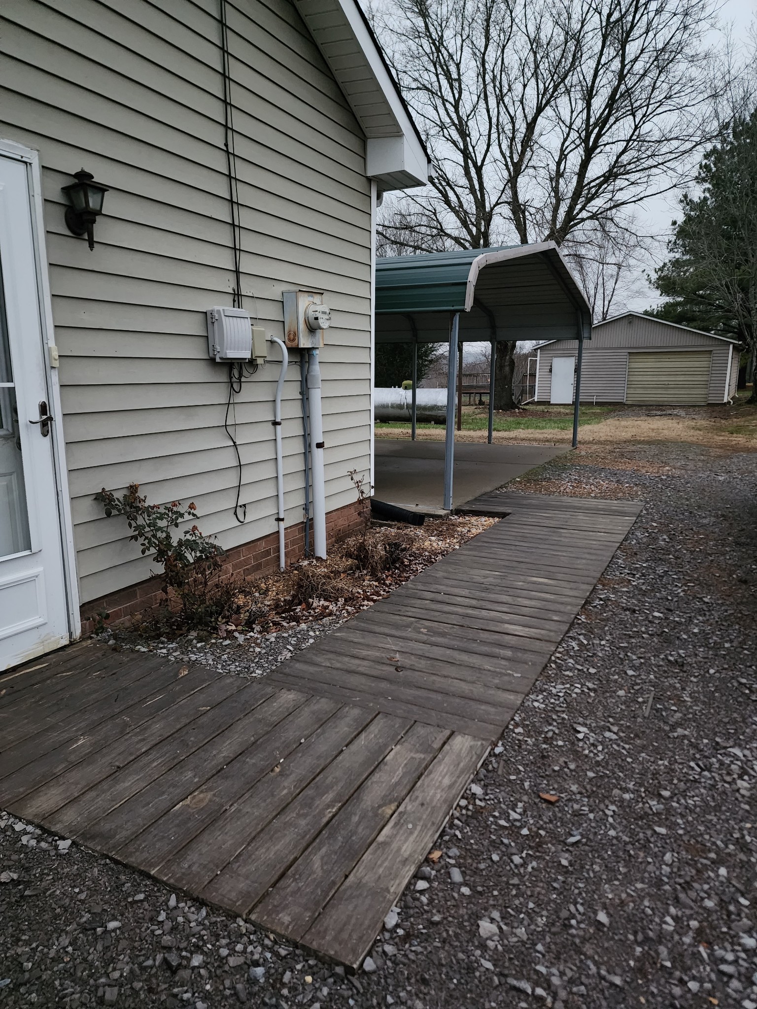 819 Branch Bend Road Clarksville, TN 37040 - Photo 6 of 24 a front view of a house with garden