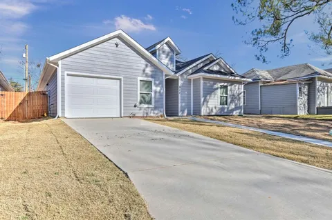 $330,000 | 923 West Collins Street, Denison, TX 75020