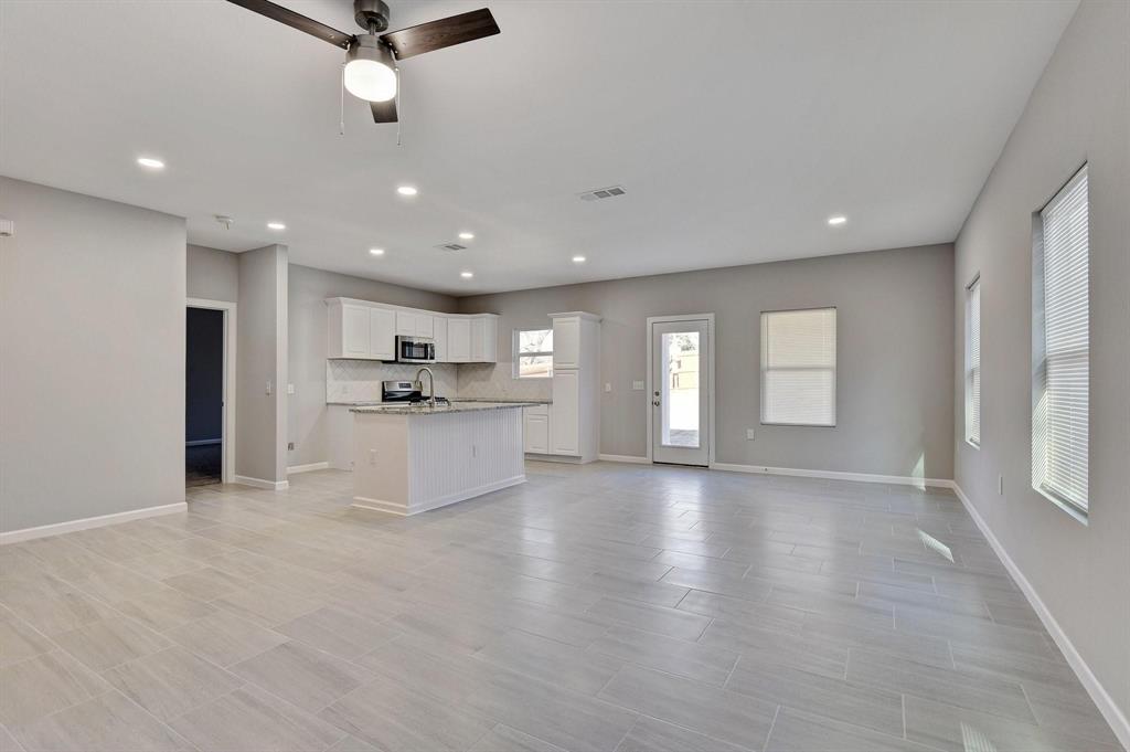 923 West Collins Street Denison, TX 75020 - Photo 4 of 20