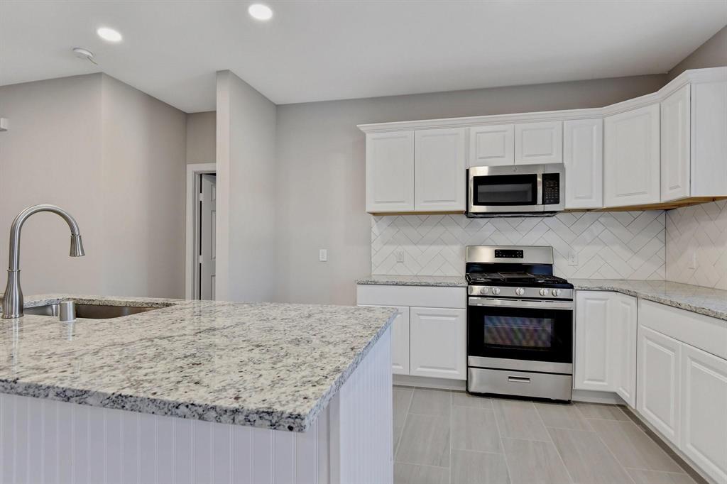 923 West Collins Street Denison, TX 75020 - Photo 6 of 20