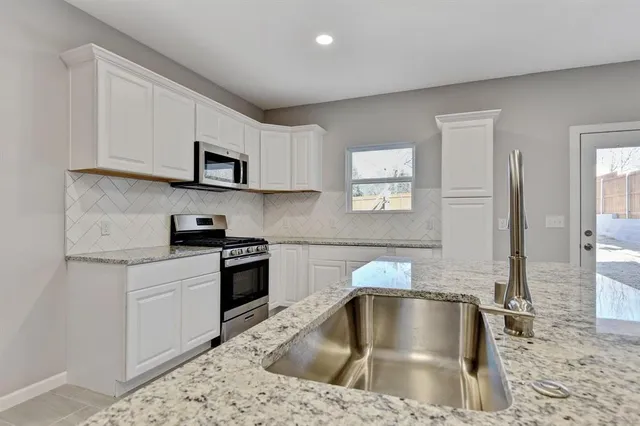 $330,000 | 923 West Collins Street, Denison, TX 75020