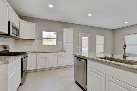 $330,000 | 923 West Collins Street, Denison, TX 75020