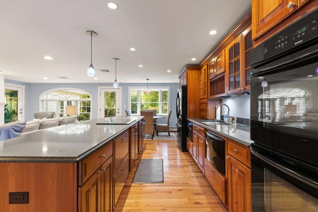 17 Riverdale Road Dedham, MA 02026 - Photo 11 of 36 Gallery Image 11