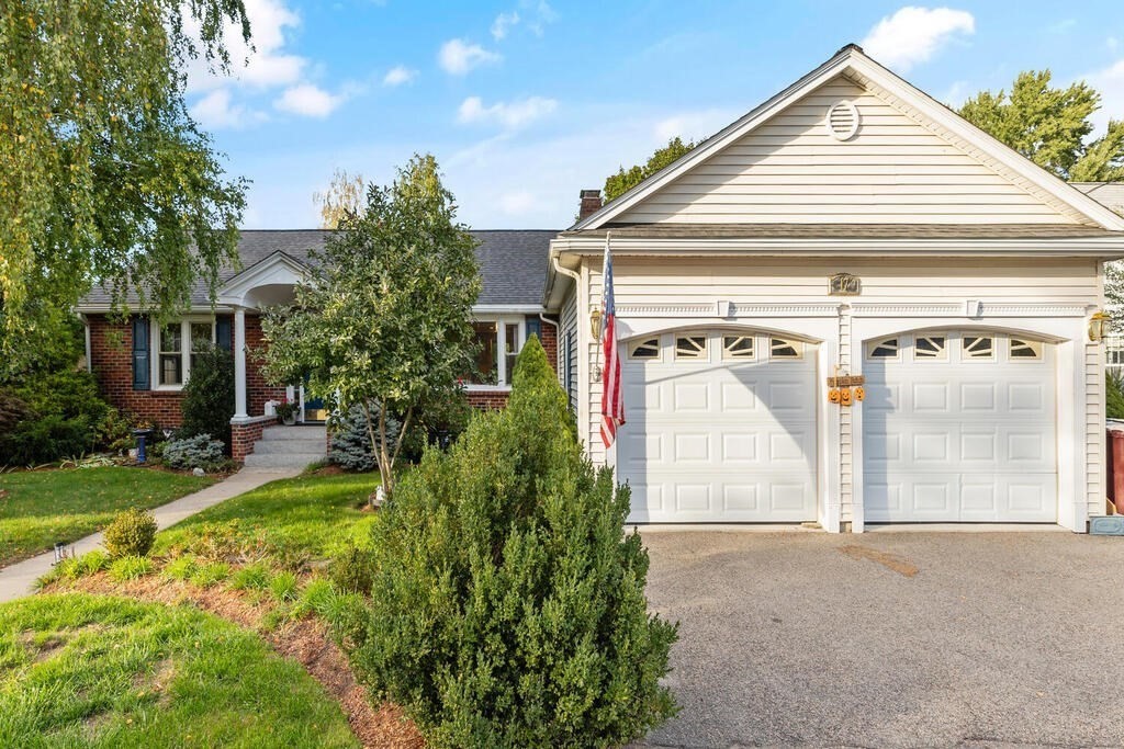17 Riverdale Road Dedham, MA 02026 - Photo 3 of 36 Gallery Image 3