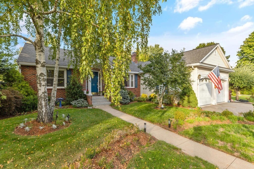 17 Riverdale Road Dedham, MA 02026 - Photo 4 of 36 Gallery Image 4
