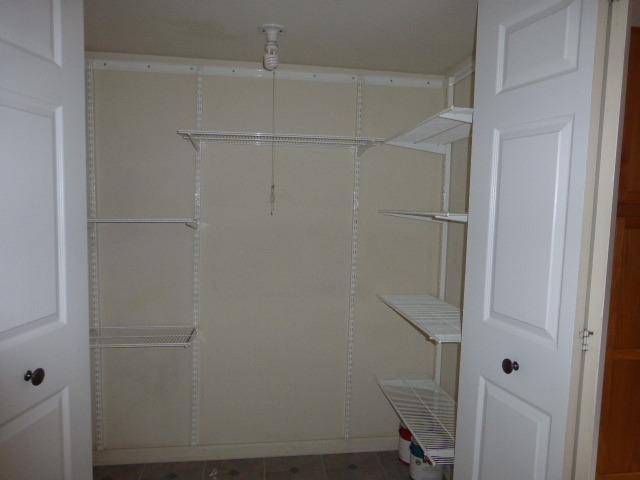 5614 Elizabeth Place, Unit 102 Rolling Meadows, IL 60008 - Photo 11 of 22 a bathroom with a shower