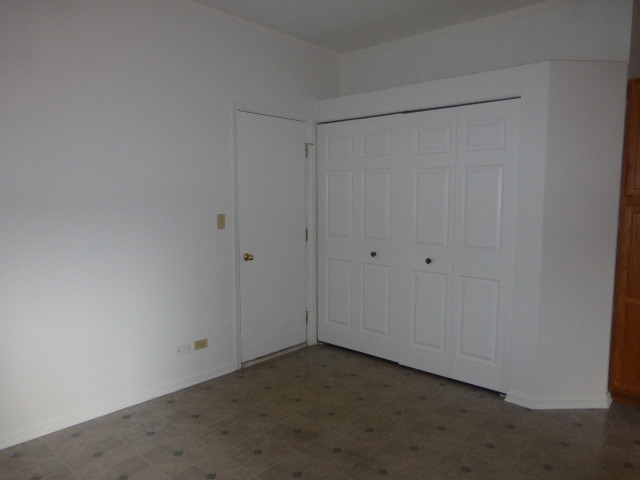 5614 Elizabeth Place, Unit 102 Rolling Meadows, IL 60008 - Photo 13 of 22 a view of an empty room