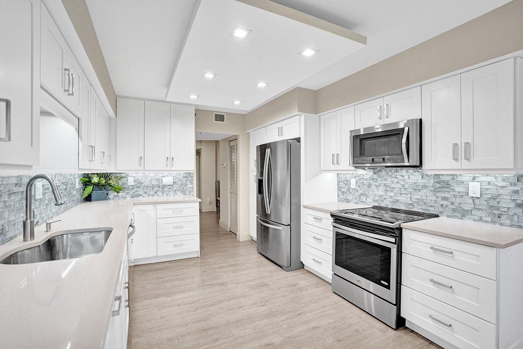 7580 Regency Lake Drive, Unit 301 Boca Raton, FL 33433 - Photo 19 of 50 DSC04677