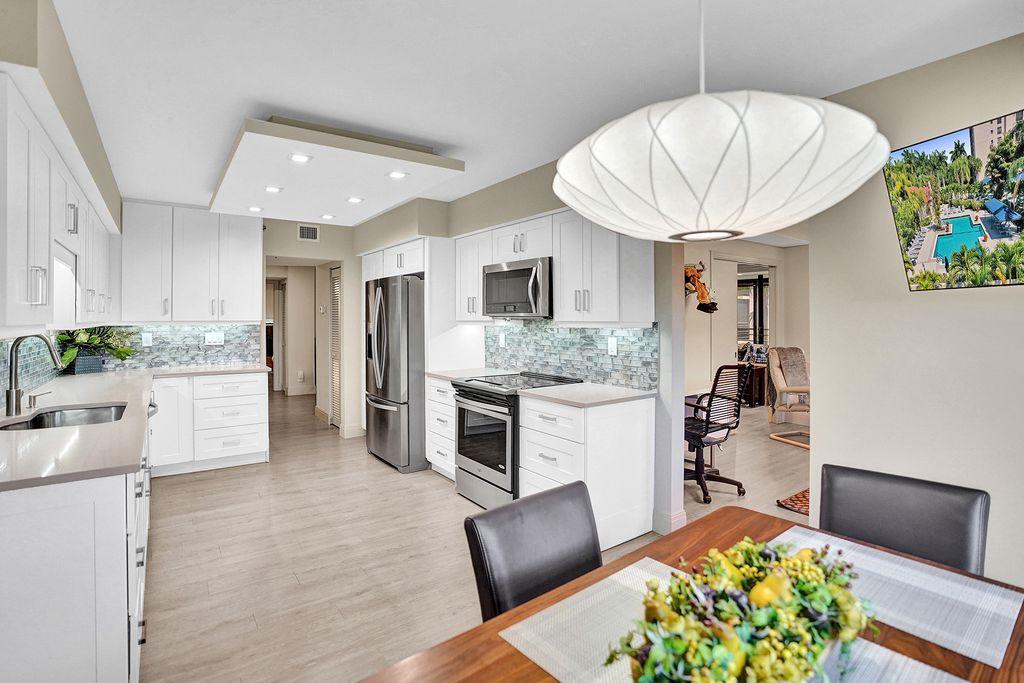 7580 Regency Lake Drive, Unit 301 Boca Raton, FL 33433 - Photo 22 of 50 DSC04674