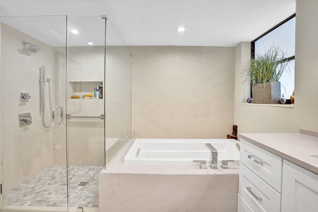 7580 Regency Lake Drive, Unit 301 Boca Raton, FL 33433 - Photo 37 of 50 DSC04719