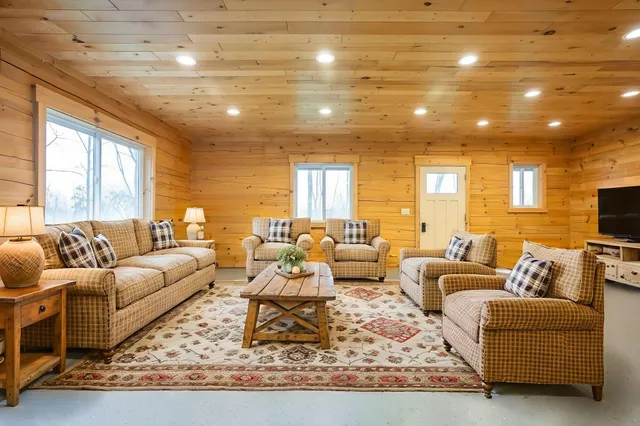 $625,000 | 2578 890th Avenue, Eau Galle, WI 54767