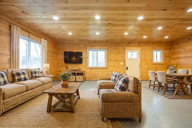 $625,000 | 2578 890th Avenue, Eau Galle, WI 54767