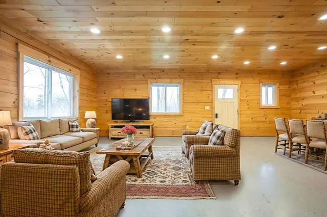 $625,000 | 2578 890th Avenue, Eau Galle, WI 54767