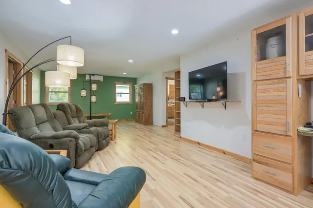 $625,000 | 2578 890th Avenue, Eau Galle, WI 54767