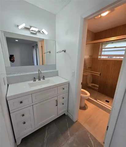 $2,650 | 5130 Southwest 40th Avenue, Unit 2B, Dania Beach, FL 33314