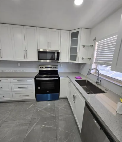 $2,650 | 5130 Southwest 40th Avenue, Unit 2B, Dania Beach, FL 33314