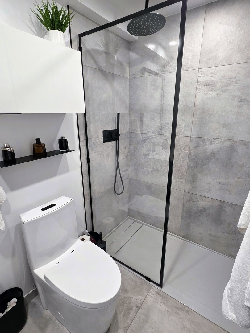 9701 North Dee Road, Unit 2G Niles, IL 60714 - Photo 10 of 18 a bathroom with a shower and a toilet