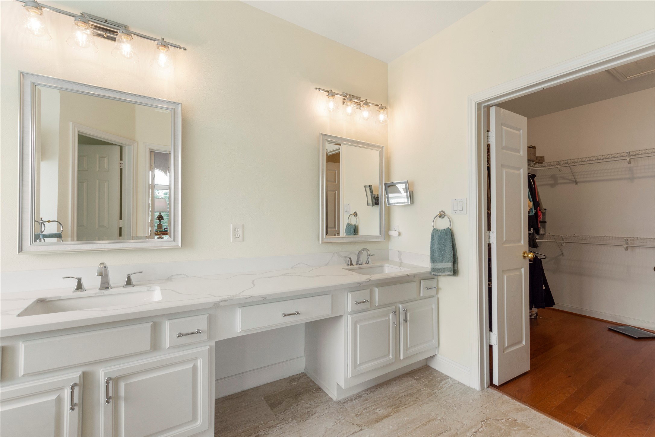 457 Mariners Drive Kemah, TX 77565 - Photo 17 of 25 Primary bath with walk-in closet