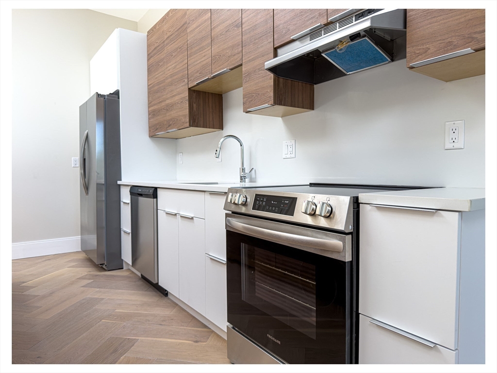 1 Jackson Street, Unit 302 Newton, MA 02459 - Photo 4 of 29
